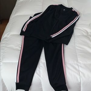 Girls Old Navy tracksuit l (10-12) black/pink